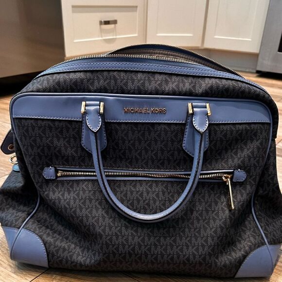 Used Michael Kors blue duffle travel bag - Picture 1 of 16